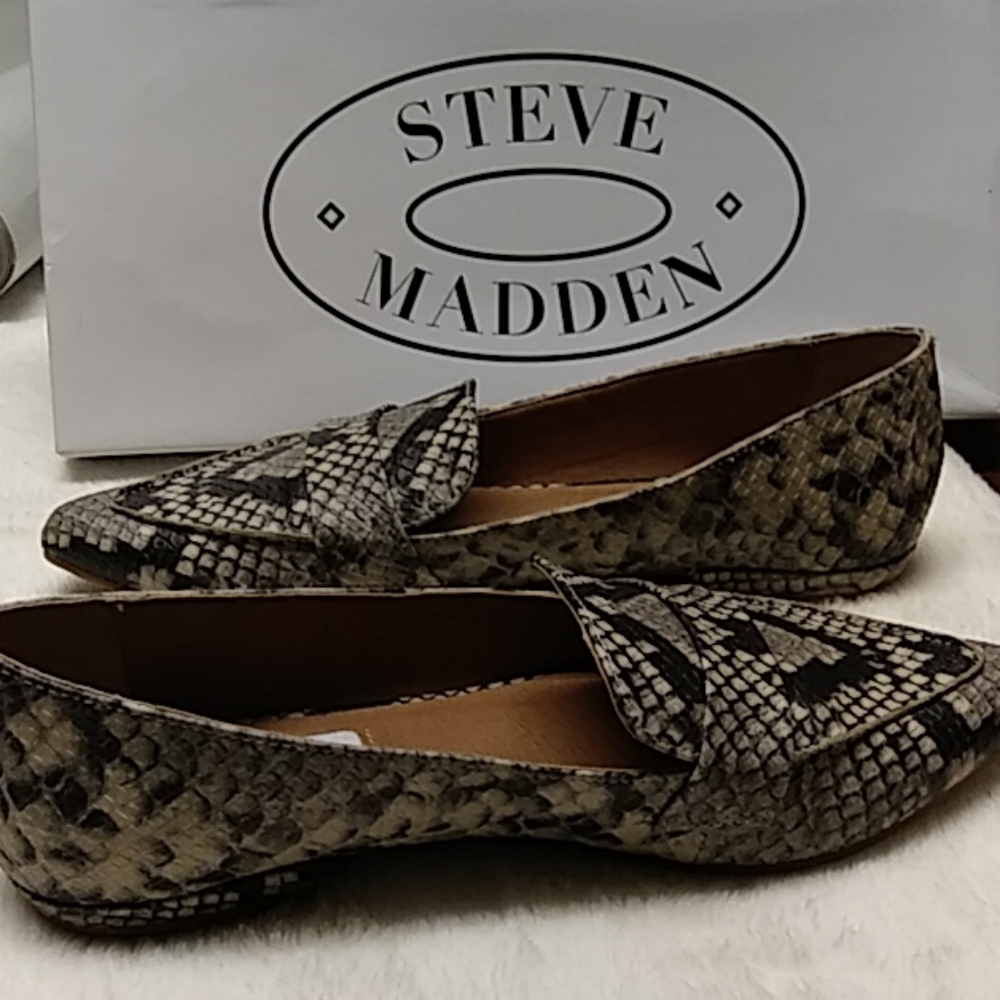!Steve Madden Snake Pointy Toe Flats - image 3